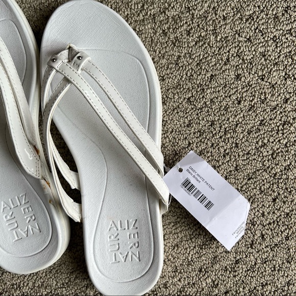 Naturalizer // Two pair of comfort flip flops - Picture 5 of 6